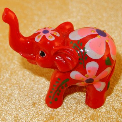 Ręcznie malowany słoń Belal Merah