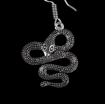 Kolczyki orientalne wykonane z niemieckiego srebra Wavy Snakes 2 India