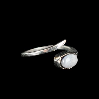 Pierścień z niemieckiego srebra Caliope Kamień księżycowy India