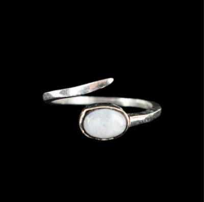 Pierścień z niemieckiego srebra Caliope Kamień księżycowy